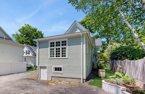 Camden House | Parker House: Historic home - walk downtown, dog-friendly & washer/dryer