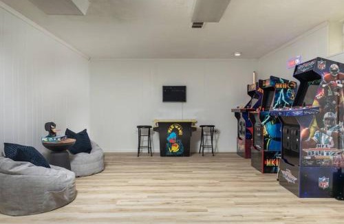 Parma House | Parma Home w/Hot Tub and Arcade room!