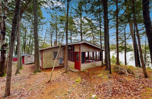 Mount Desert House | Peaceful 2BR Lakefront Cabin w/New Dock