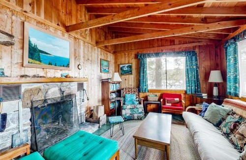 Mount Desert House | Peaceful 2BR Lakefront Cabin w/New Dock