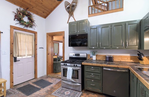 Richford Cabin | Peaceful 3-bedroom cabin with 4 beds in charming Montgomery minutes to Jay Peak!
