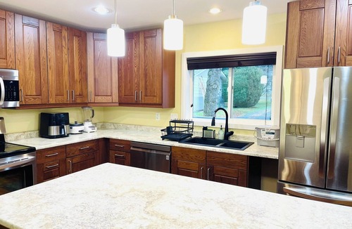 Regional District of Nanaimo House | Peaceful Cottage Home in North Nanaimo
