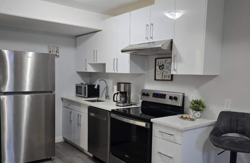 Saskatoon House | Peaceful family-friendly home close to shops, cinema, gym, and parks.