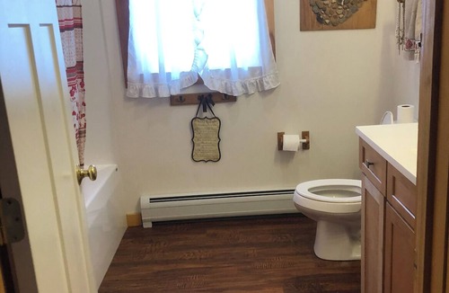 Franklin County House | Peaceful Farm-Adjacent Country House with INDOOR Basketball Court!