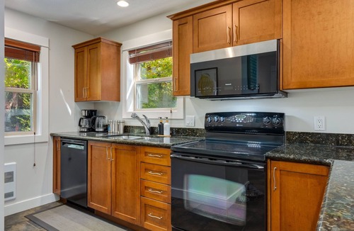 Regional District of Nanaimo Cabin | Peaceful, immaculate & fully equipped!