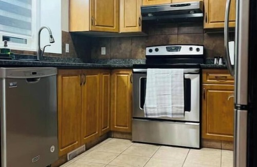 Southeast Edmonton House | Peaceful King Beds Attached Garage Pet Friendly
