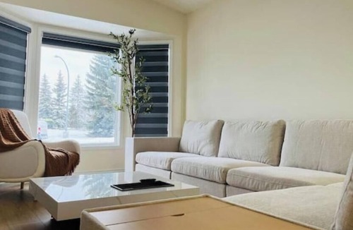 Southeast Edmonton House | Peaceful King Beds Attached Garage Pet Friendly