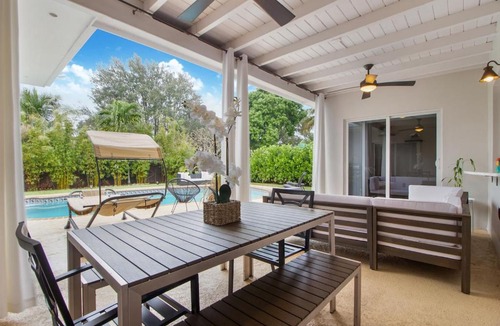 Hollywood Hills Villa | Peaceful Retreat With A Pool 15 Min Away Beach