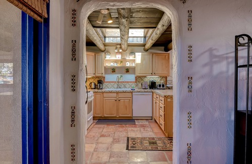 Taos House | Peaceful retreat with amazing mountain views, fireplaces & private hot tub