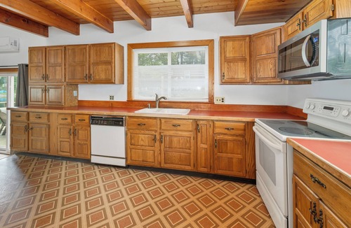 Meredith House | Peak Foliage Awaits Pet-Friendly Lake Waukewan Escape Meredith NH Fall 2026