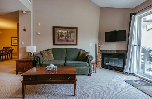 East Kootenay Apartment | Peaks of Radium by StayIn