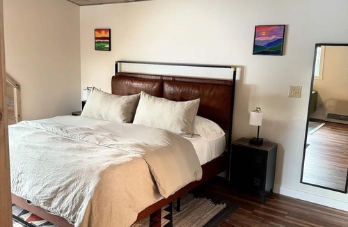 Woodstock House | Peaks Perch Near Loon: King Bed, Kitchen, AC