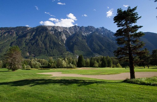 Pemberton Apartment | Pemberton Valley 1 bedroom suite king bed gorgeous views parking walk to Village