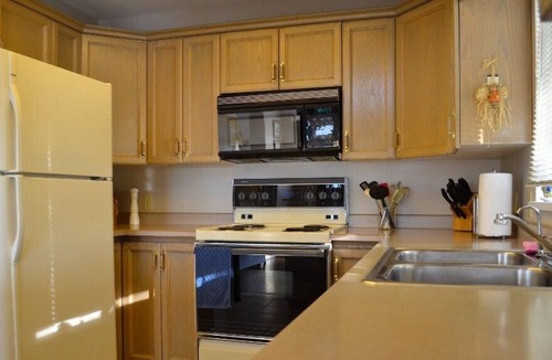Pender Island House | Pender Island Oceanfront House on Orca Highway with Hot Tub - Sleeps 6