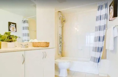 Seybold Condo | Penthouse 2Bd/2Ba Bay/Parking/MilView/Balcony
