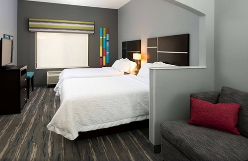 Glenwood Springs Hotel | Perfect for Nature Lovers! Pets Allowed, Free Breakfast, Free Parking, Pool!