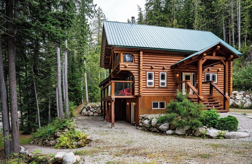 Malakwa Cabin | Perry River Lodge, a Riverside Retreat