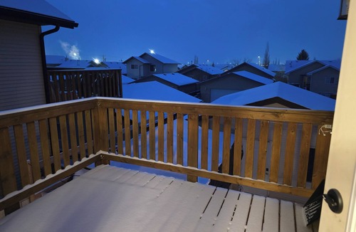 Red Deer House | Pet friendly 2 bedroom and full bathroom with soaker tub close to Westerner.