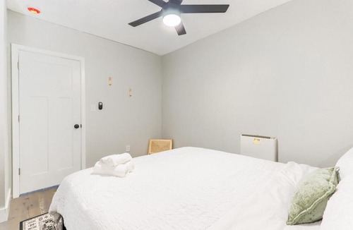 Lakewood Apartment | Pet-Friendly 2BR Near Edgewater with Parking