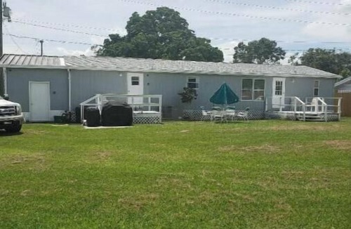 Taylor Creek House | Pet Friendly 3 Bed 2 bath Family Home on the Water