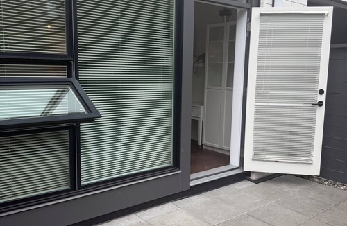 Burnaby Apartment | Pet-Friendly Apartment to Work or Relax