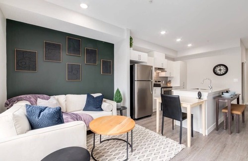 Shaganappi Apartment | Pet Friendly Apartment w/Free Underground Parking