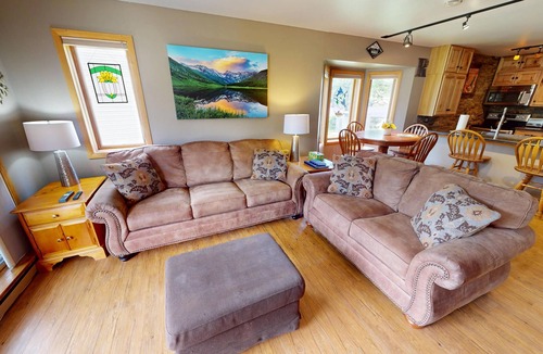 Mountain House Condo | Pet Friendly End Unit! On River Trail. Walk to Festivals, Dining, Activities