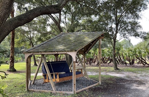 Okeechobee Cottage | Pet friendly, fenced acres, oak hammock, and lake. Star gazing. Peaceful.