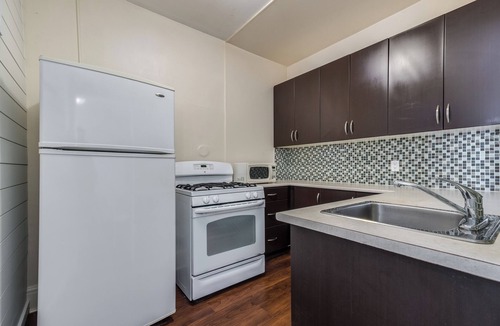 West End Apartment | Pet Friendly Furnished 2 Bedroom @ 935 Jervis