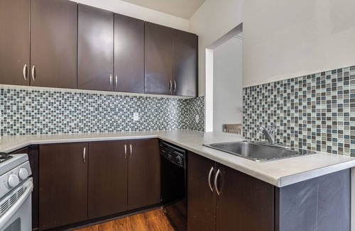 West End Apartment | Pet Friendly Furnished 2 Bedroom @ 935 Jervis