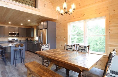Thornton House | Pet Friendly Private Home near WV and Loon!