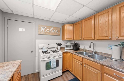 Kamm's Corners House | Pet-Friendly - Sleeps 6 - 10 Min to Airport