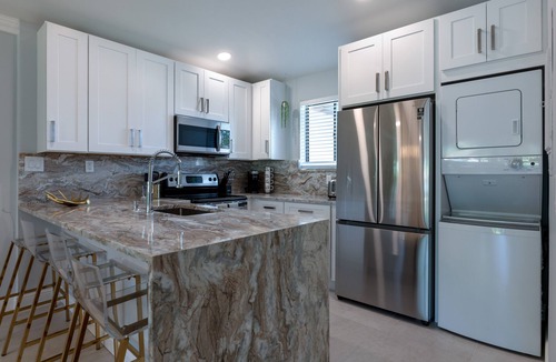 Palm Beach Gardens Cottage | PET FRIENDLY Brand New cottage with great rates! Book now - it won’t last