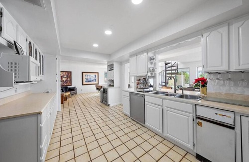 Lake Ida Shores House | Pet Friendly w Gym & Hot Tub - Lakefront Home