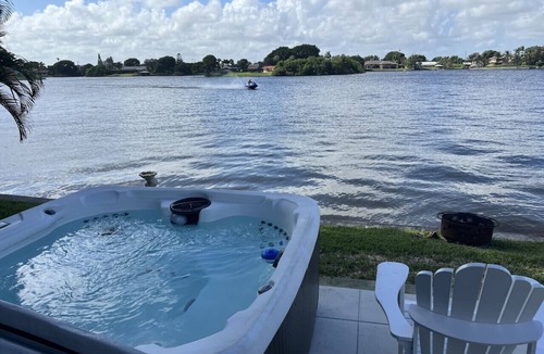 Lake Ida Shores House | Pet Friendly w Gym & Hot Tub - Lakefront Home
