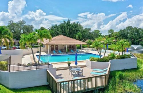 Palm Beach Gardens Apartment | Pet Friendly-Walk to PGA Resort