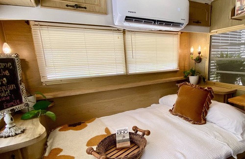 Arcadia Ski Chalet | Pet friendly with King Bed & Resort Pool