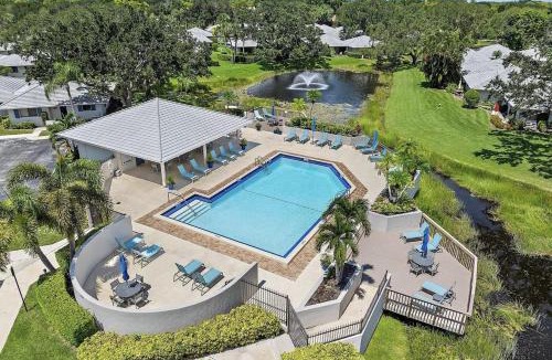 Palm Beach Gardens House | PGA National Cottage Pool, Patio & Golf