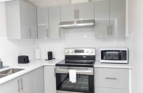 Regina House | Pharezy Luxe Modern 1-Bedroom. Perfect for you.