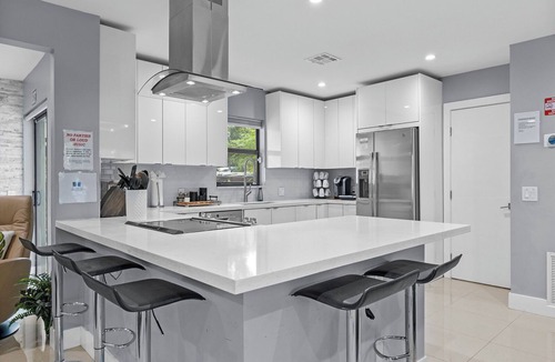 Parkside House | Pickle Ball Ct- 4BR + Tiki Hut+ Jacuzzi swim Spa