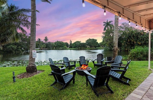 Glen Ridge House | Pickleball, Heated Pool, Sauna, Bar, Putting Green, Fire Pit!