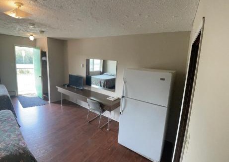 Village of Waskatenau Hotel | Pine Creek Motel