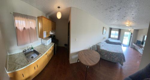 Village of Waskatenau Hotel | Pine Creek Motel