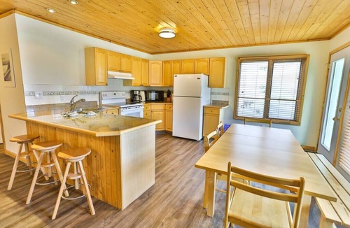Fernie Apartment | Pine Lodge/Updated/Top Floor/Hot Tub Access