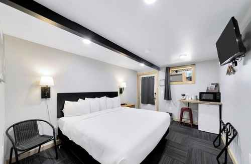 Hill City Hotel | Pine Top Convenience