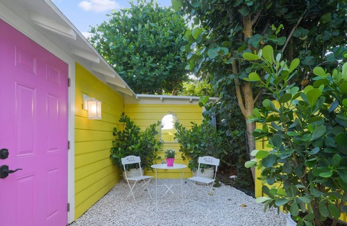 Parrot Cove Cottage | Pineapple Cottage- Historic Parrot Cove
