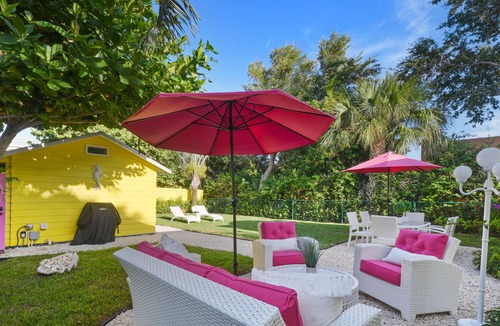 Parrot Cove Cottage | Pineapple Cottage- Historic Parrot Cove