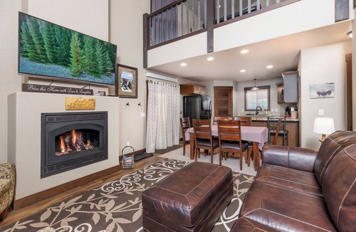 Sturgis Cabin | Pineview Cabin Retreat in the Black Hills- 4 bed, 2 bath
