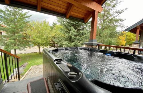 East Kootenay Ski Chalet | Pinnacle Ridge by StayIn