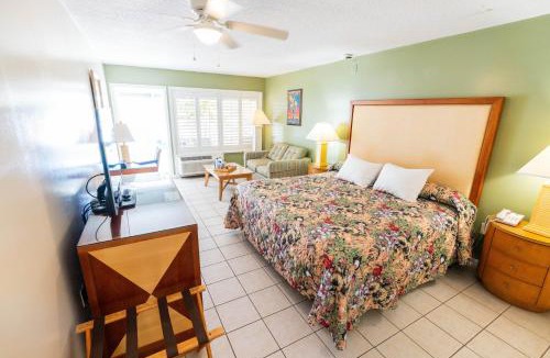Stuart Resort | Pirate's Cove Resort and Marina - Stuart